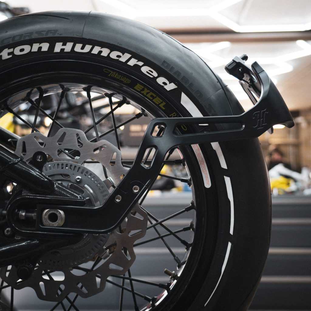 Bobber Rear Wrap Around Number Plate Mount